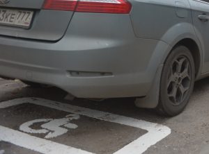 Жители Москвы выявят нарушения на парковках для электромобилей