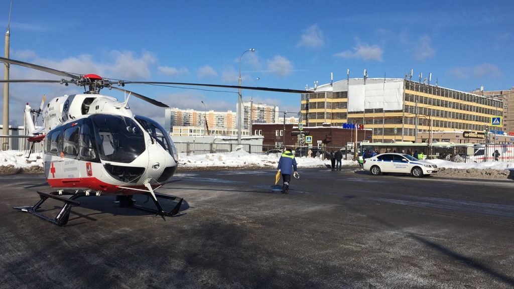 Вертолет Московского авиационного центра вылетел на место происшествия в Новую Москву