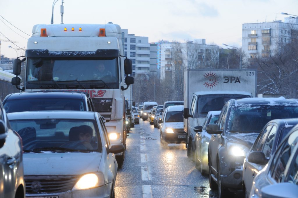 Пробки Москвы выросли до семи баллов из-за снега