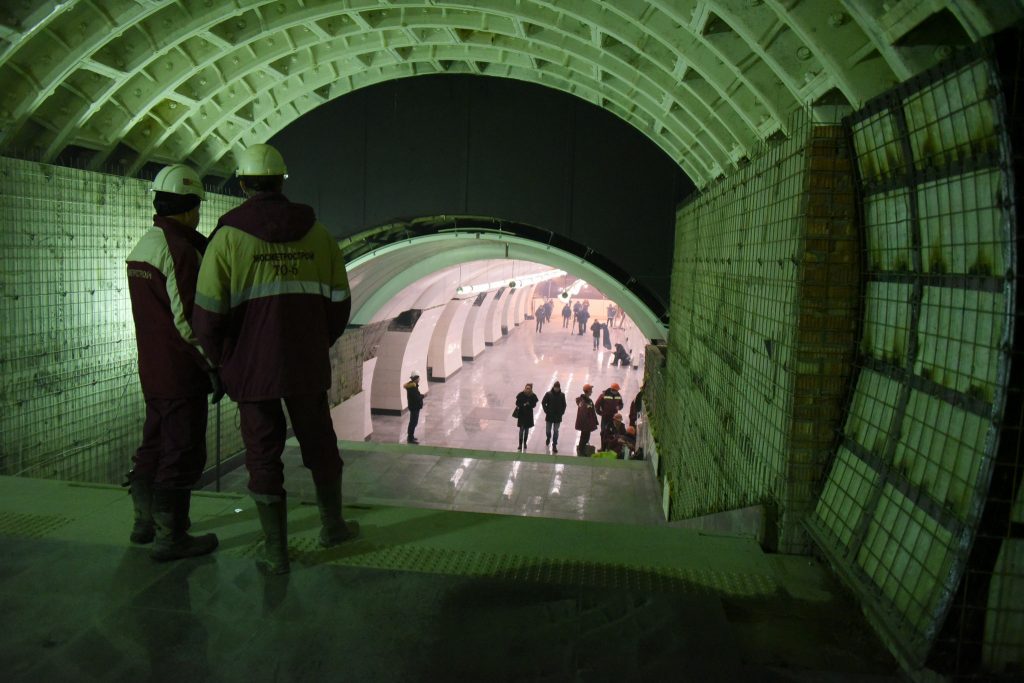 Работники метро перешли на усиленный режим работы 