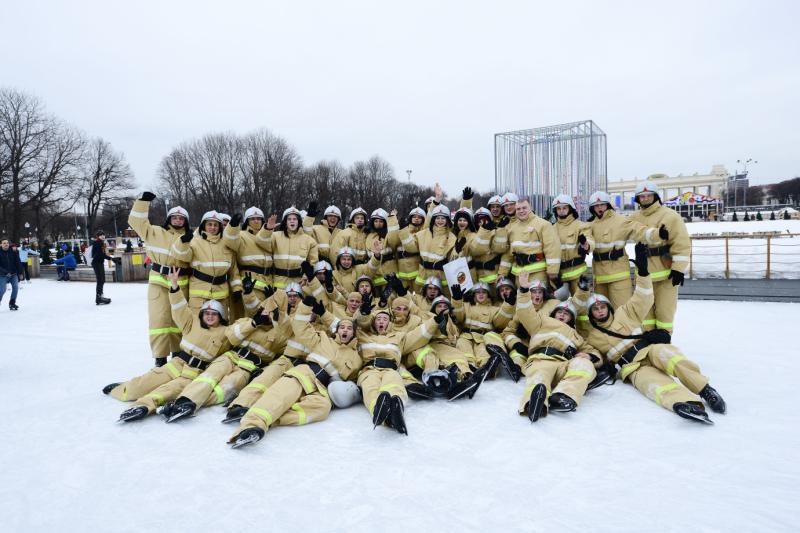 Спасатели и пожарные проведут флешмоб на катке. Фото: архив, «Вечерняя Москва»