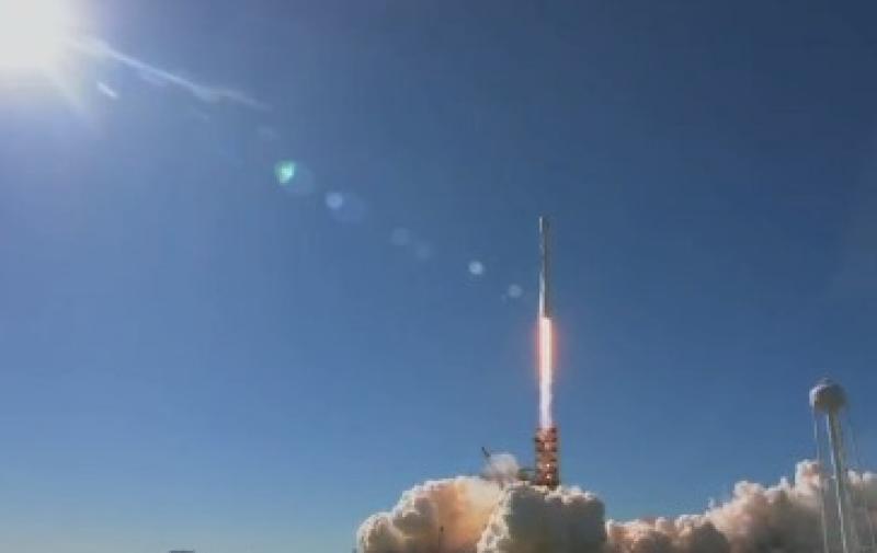 Успешный запуск новейшей ракеты-носителя Falcon Heavy состоялся во вторник с космодрома на мысе Канаверал. Фото: скриншот с видео SpaceX