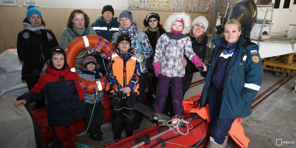Водные спасатели Москвы проводят занятия с «Нашей заботой»