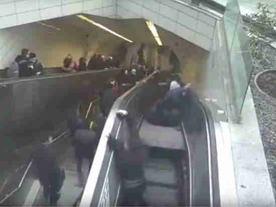 Эскалатор «проглотил» мужчину в подземке Стамбула