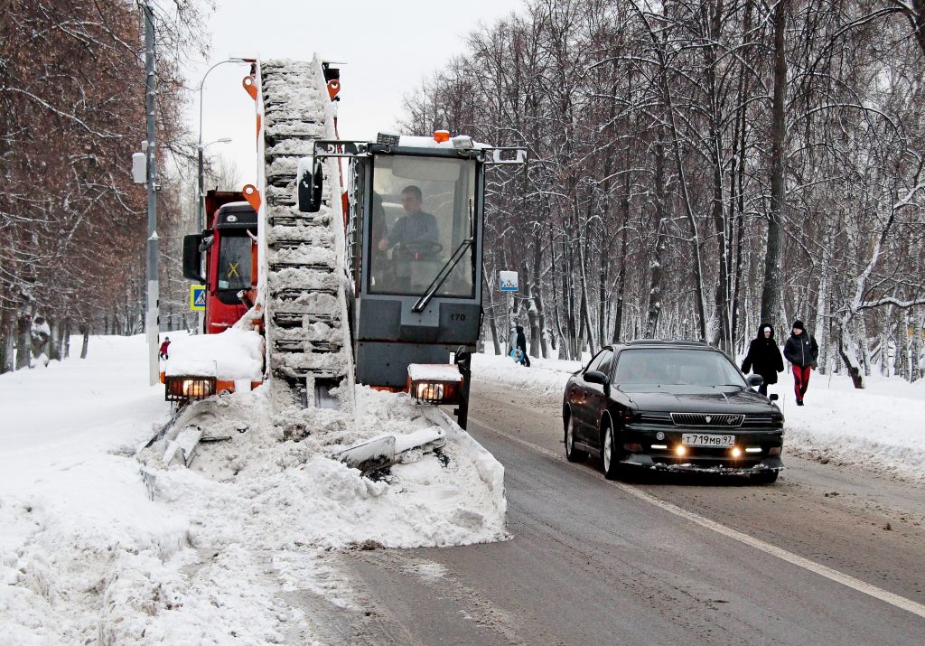 Пробки возникли из-за мартовского снегопада в Москве