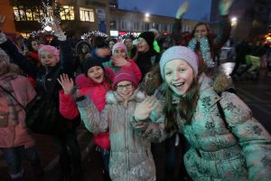 30 декабря 2017 года, Троицк. Троичане искренне радуют- ся, что в их округе также проводится фестиваль «Путешествие в Рождество». Фото: Виктор Хабаров
