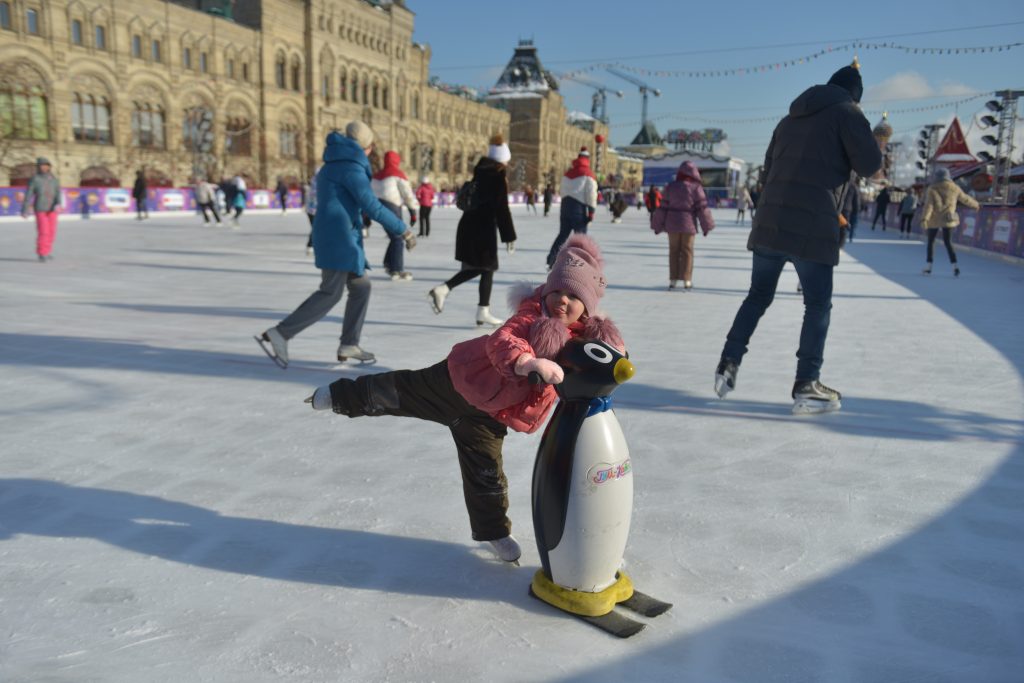 Катание на льду набрало популярность среди москвичей 
