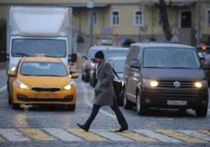На дорогах Москвы появятся устройства для отслеживания непропуска пешехода на «зебре»
