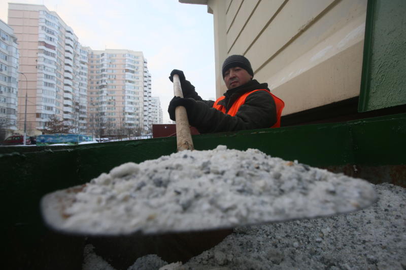 В Москве запасы противогололедной крошки уберут на хранение до зимы