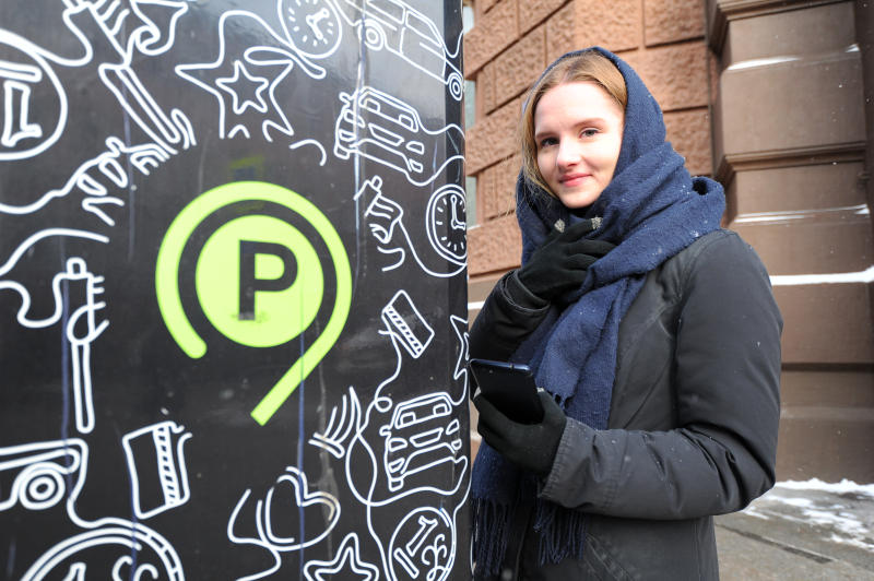 Более 80 процентов водителей в Москве стали оплачивать парковку через приложение «Парковки Москвы»