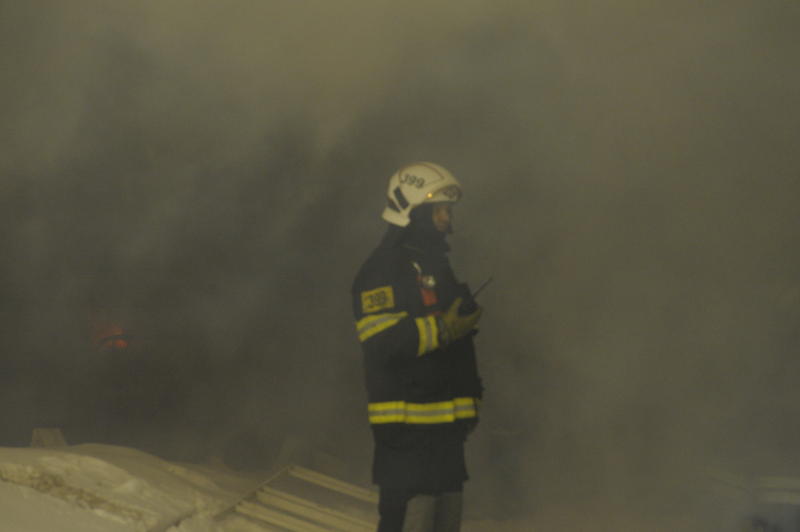 Площадь пожара составила около 400 квадратных метров. Фото: Пелагия Замятина
