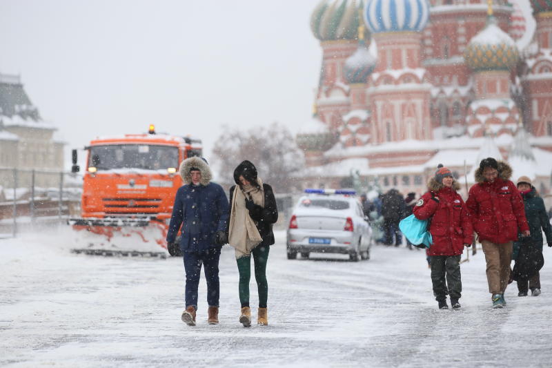 Зима в Москве не отступает. Фото: Антон Гердо