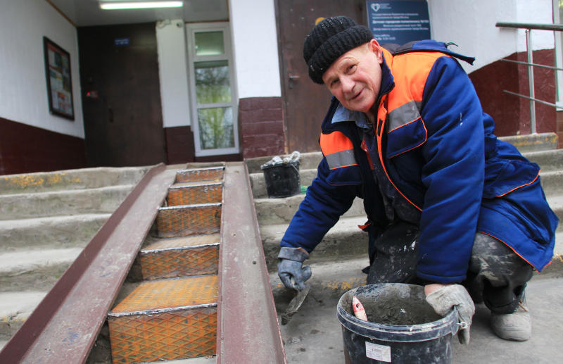 Ряд подъездов жилого дома отремонтировали в Филимонковском
