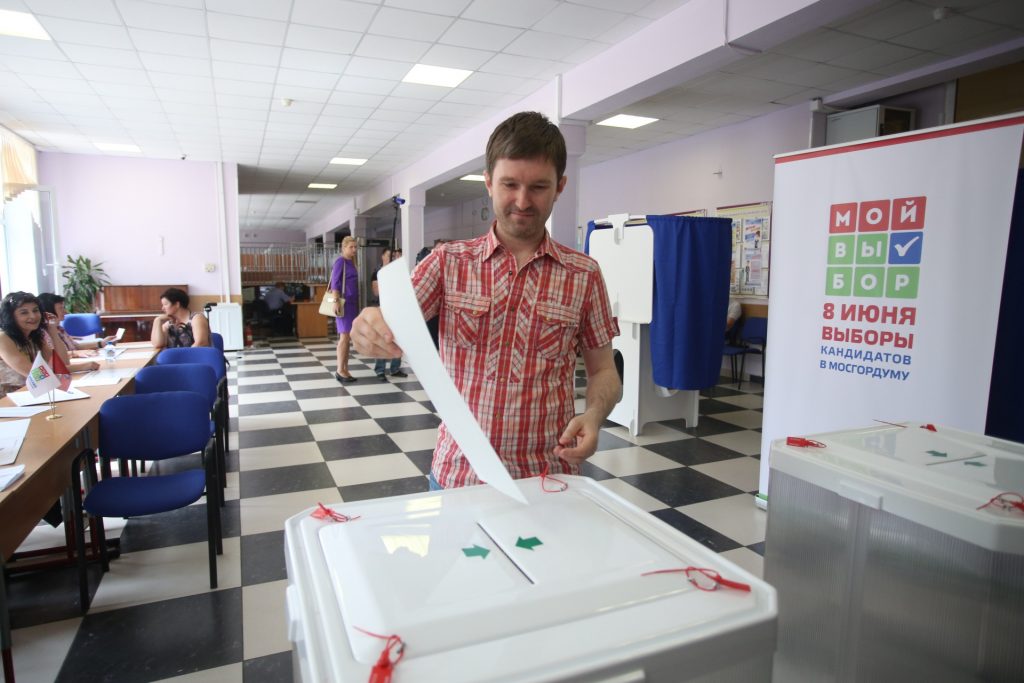 Москва снижает барьеры для участия в выборах мэра