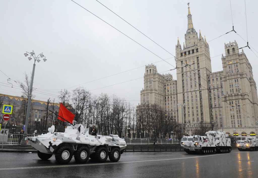 Боевую технику для участия в параде Победы передислоцировали в Москву 