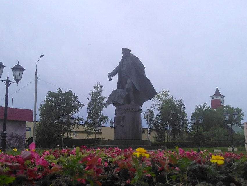 Территорию у памятников в Краснопахорском украсят цветами