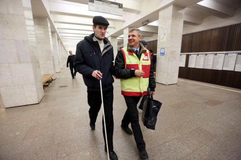 Инспекторы центра обеспечения мобильности помогли более 42 тысячам пассажиров метро с начала года. Фото: архив, «Вечерняя Москва»