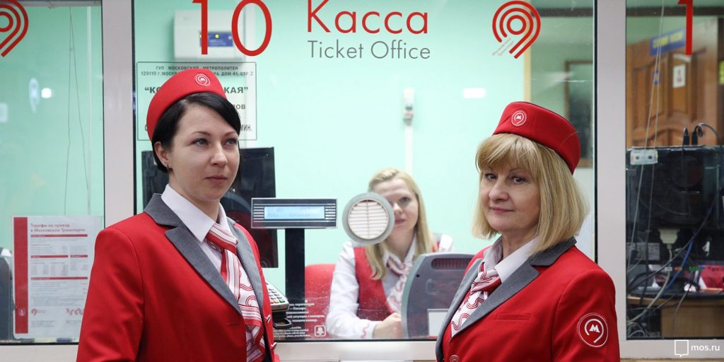 Кассы метро Москвы с англоговорящими сотрудниками отметят специальными стикерами