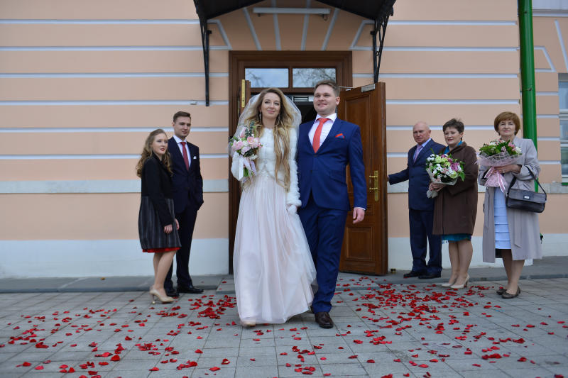 Около полутора тысяч пар поженились на Красную горку в столице