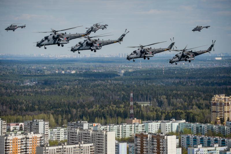 Над Москвой пролетели 75 современных летательных аппаратов. Фото: Александр Казаков, «Вечерняя Москва»