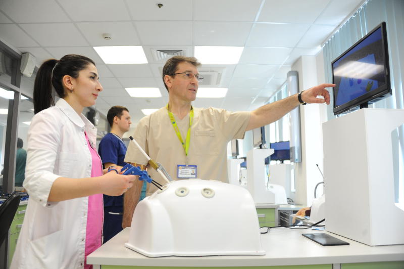 В поликлиниках Москвы открылись школы профилактики инфарктов и инсультов