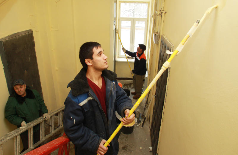 Капитальный ремонт подъезда жилого дома в Роговском завершат в начале мая. Фото: архив, «Вечерняя Москва»