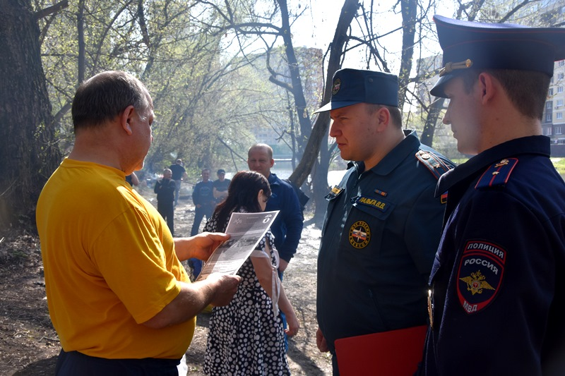 В Новой Москве сотрудники полиции провели рейд по выявлению нарушений пожарной безопасности в лесопарковых зонах