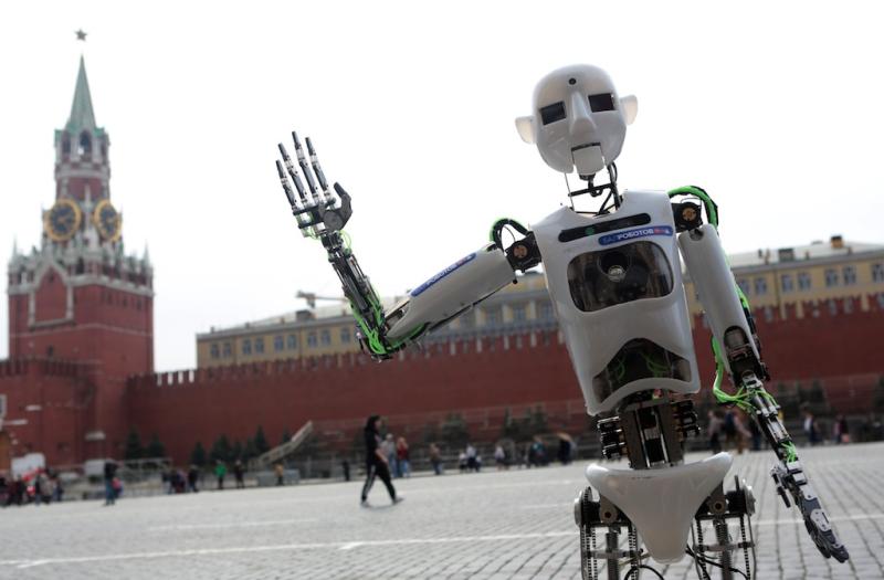 Робот-экскурсовод начал проводить бесплатные экскурсии по Москве