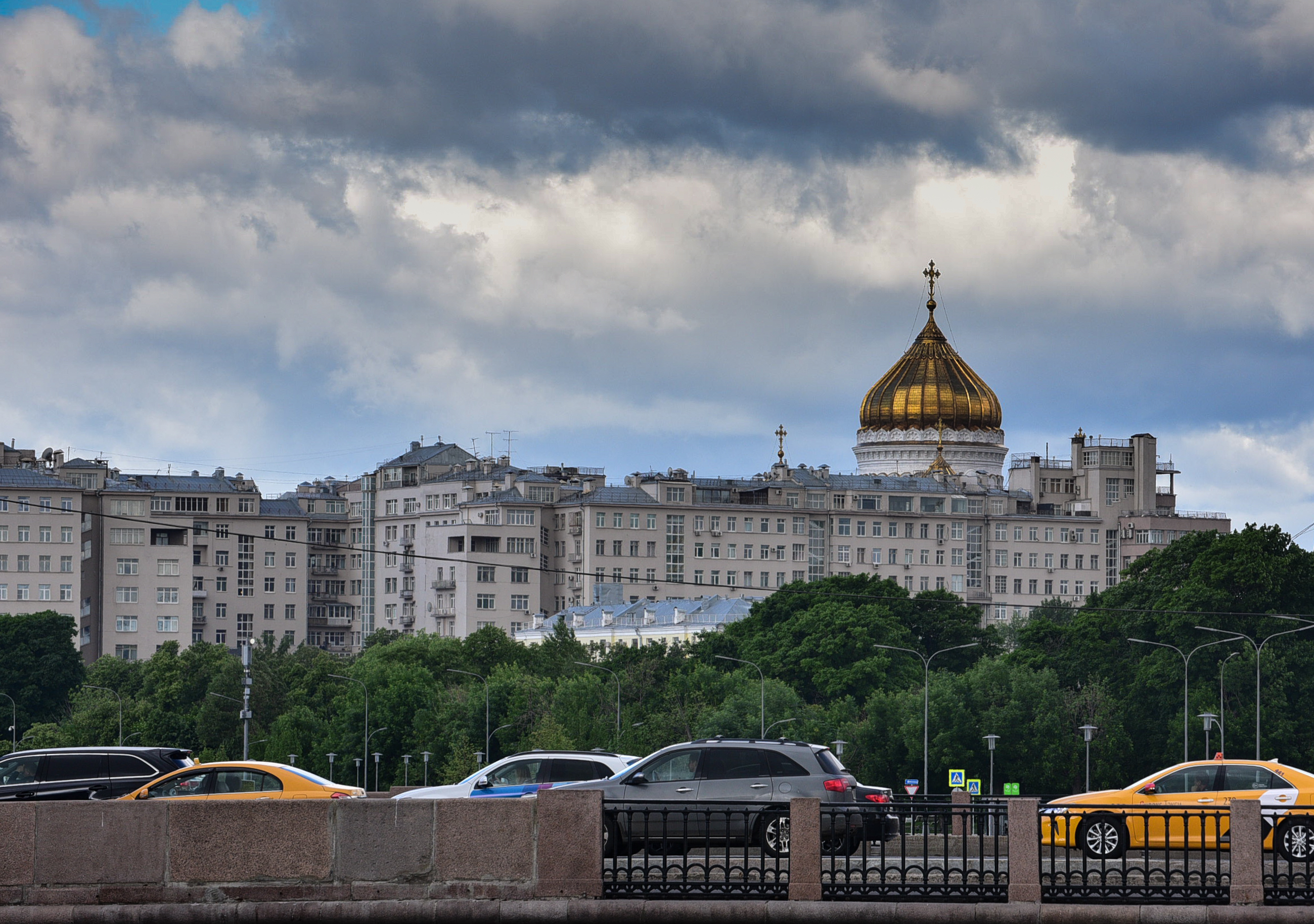 Погода опасна: во вторник Москву ждет ветер