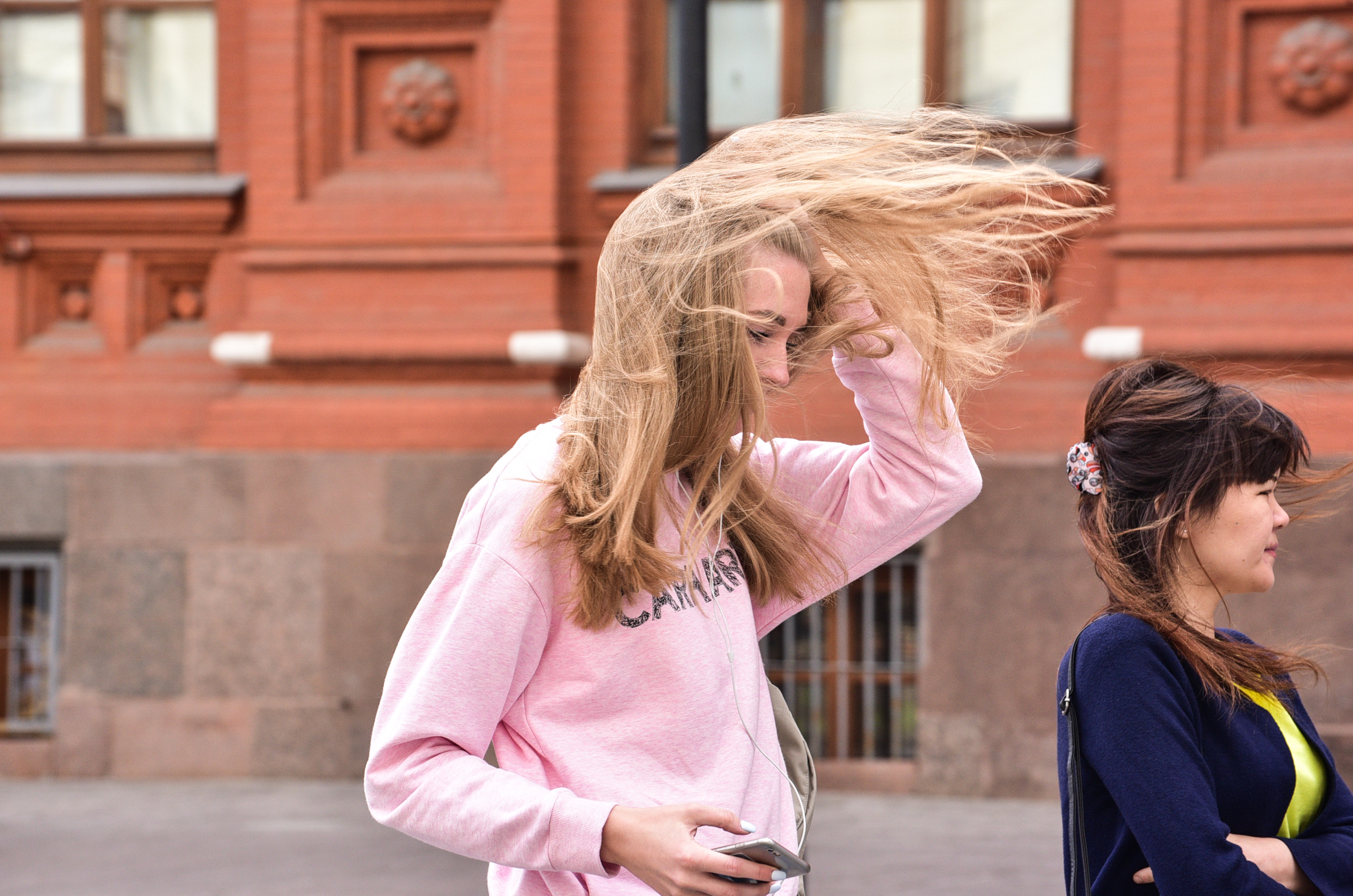 Жителей Москвы вновь напугали опасным ветром