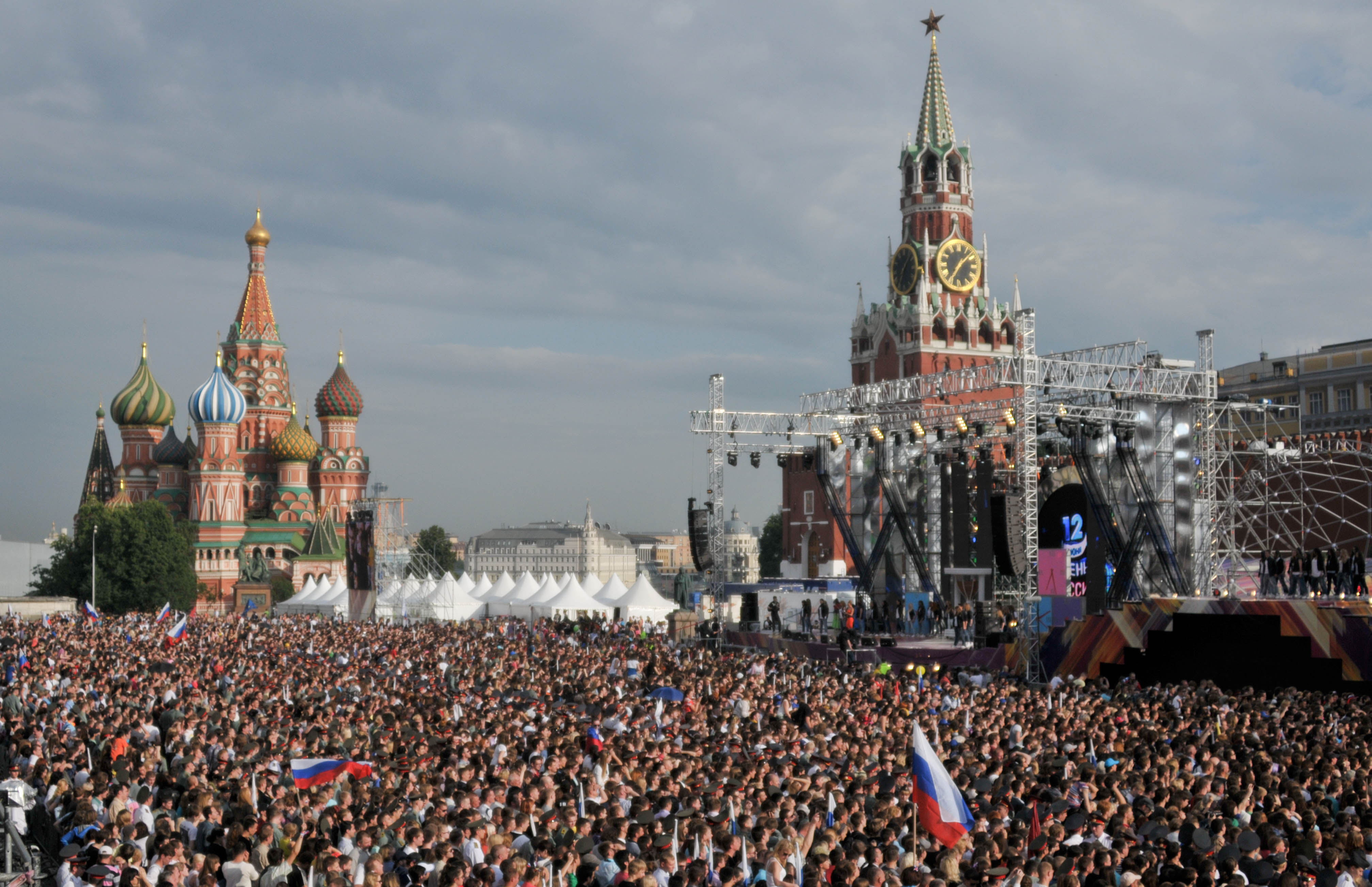 Зрителями праздничного концерта на Красной площади стали 30 тысяч человек