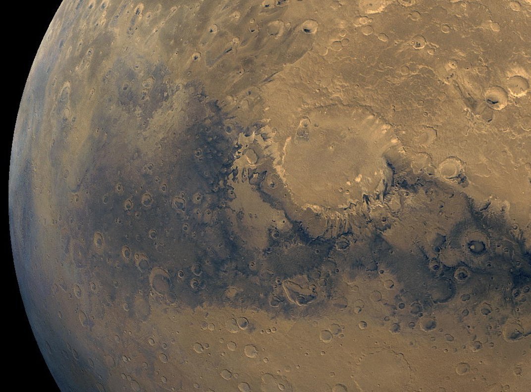 Астрономы помогут рассмотреть кратеры Красной планеты. Фото: mos.ru