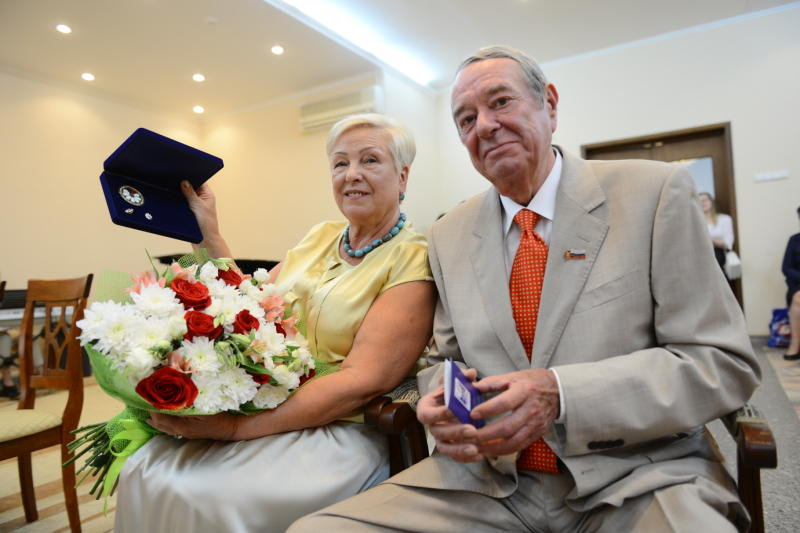 Триста супружеских пар Москвы наградят медалями «За любовь и верность»