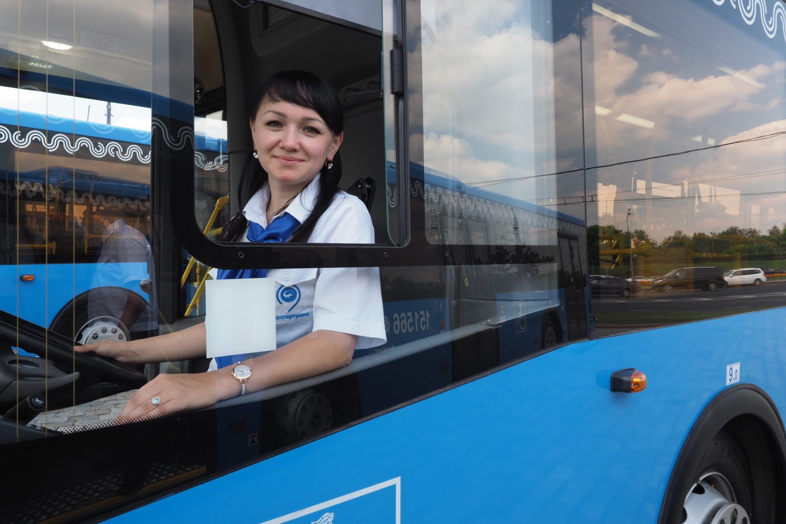 18 июня 2018 года. Водитель автобуса Ольга Кошкина довольна: не будет турникетов — значит, и очередей на посадку не будет.