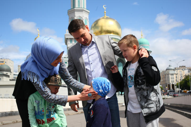 Более 200 тысяч мусульман пришли на праздничную молитву в Москве
