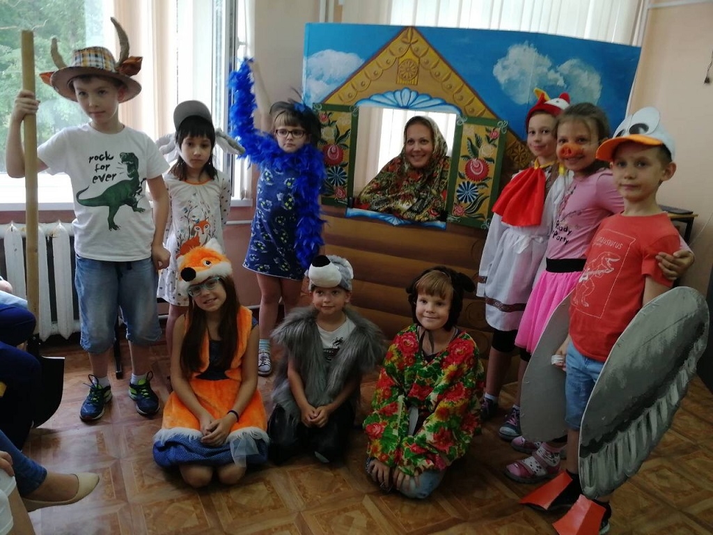 Жители Щербинки оценили спектакль «Бродячие артисты»