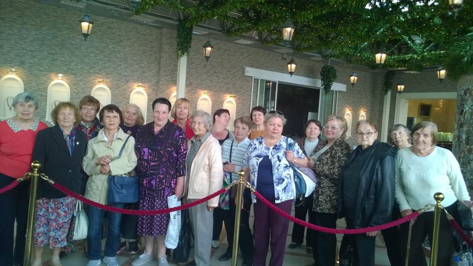 Пожилые люди поселения Московский посетили ювелирный завод. Фото: страница ЦСО в социальных сетях