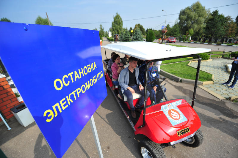 Водители частных электромобилей не смогут использовать зарядки для электробусов в столице. Фото: Александр Казаков