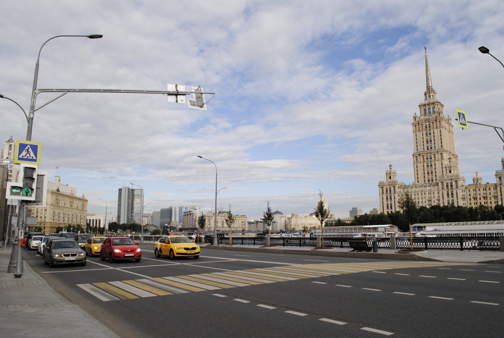 За последние семь лет в Москве было реконструировано и построено около 700 км дорог. Фото: Василя Махиянова, «Вечерняя Москва»