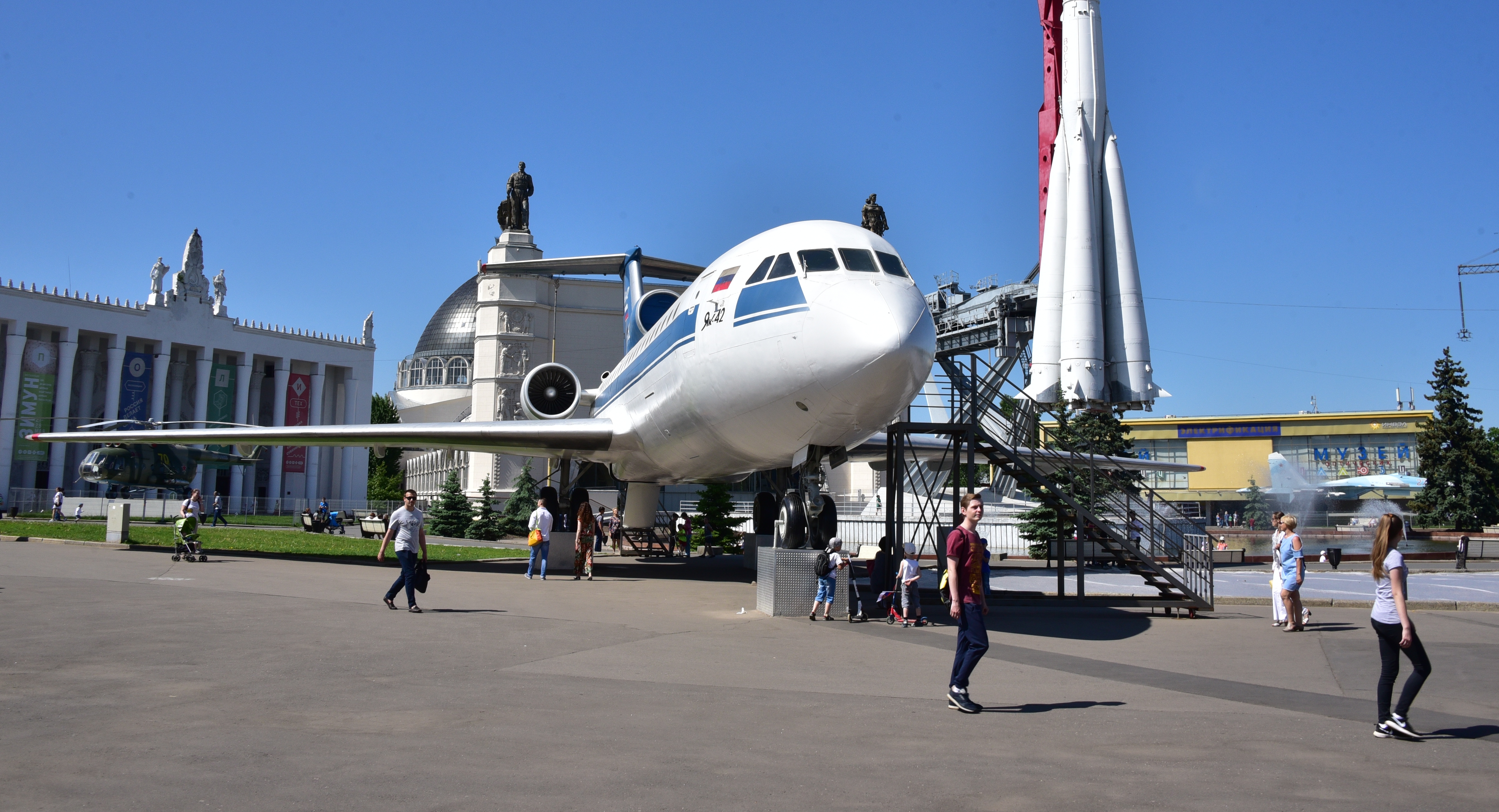 Москвичей пригласили на «Космическую эстафету» в самолете Як-42