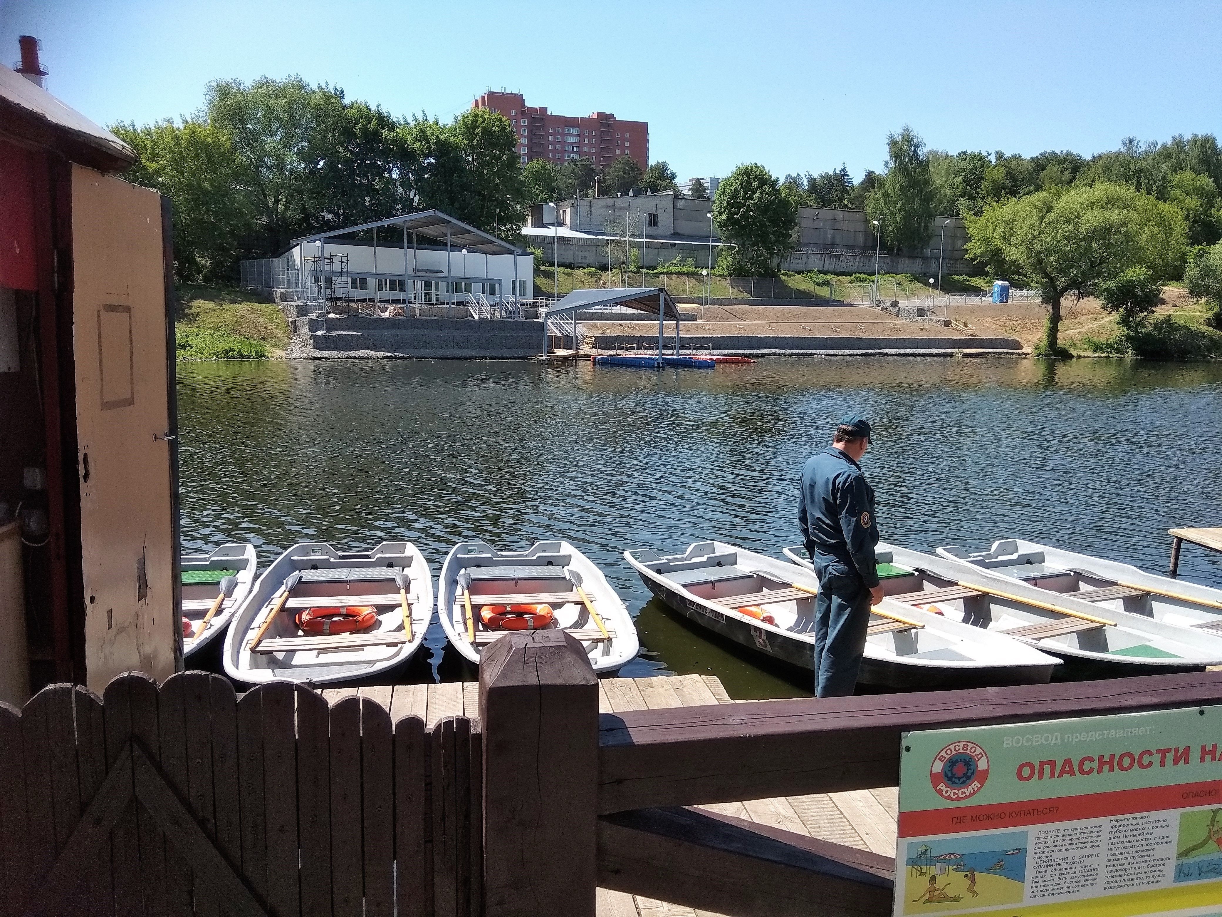 Специалисты новой Москвы патрулируют водные акватории