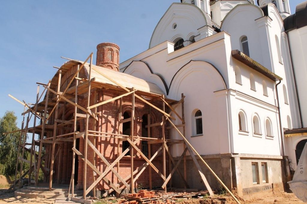 Специалисты отреставрировали цоколь храма в Воскресенском