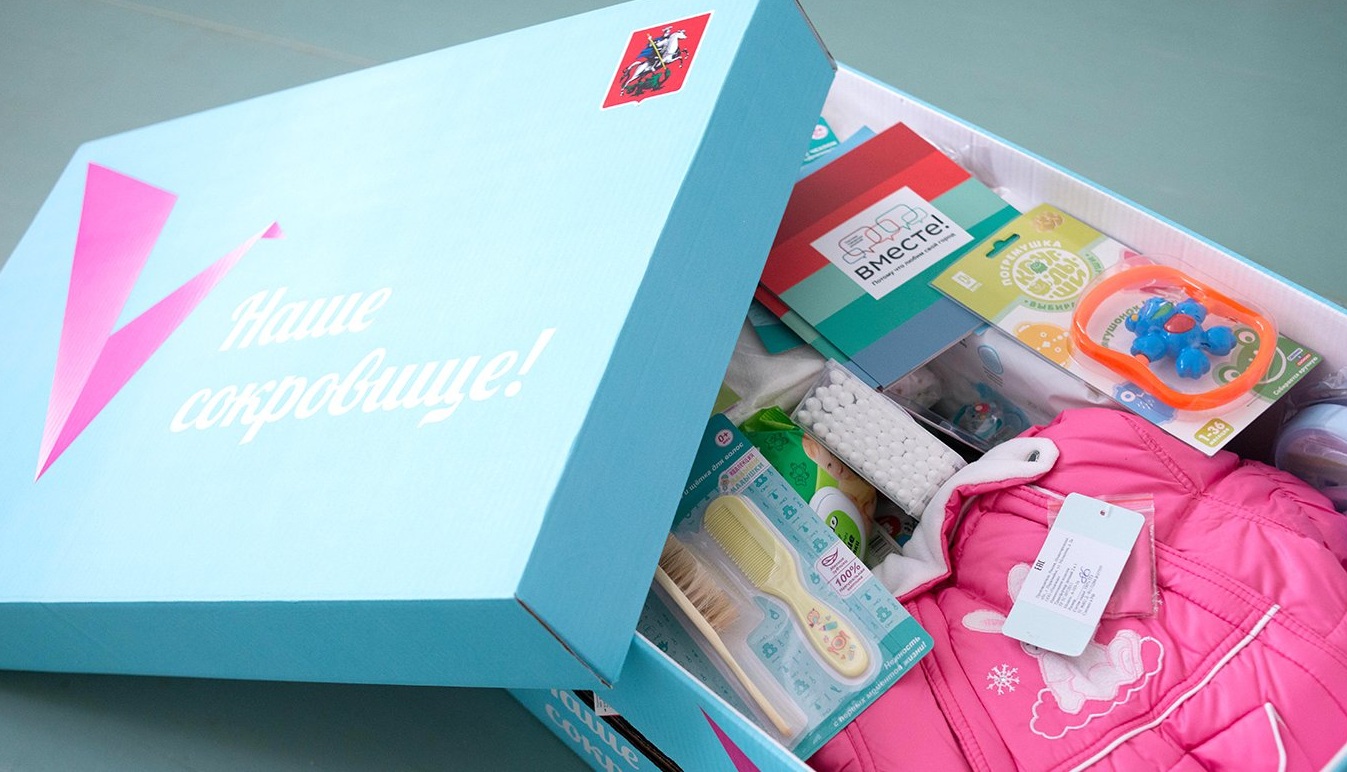 Подарочные наборы родители новорожденных москвичей получают при выписке из роддома. Фото: mos.ru