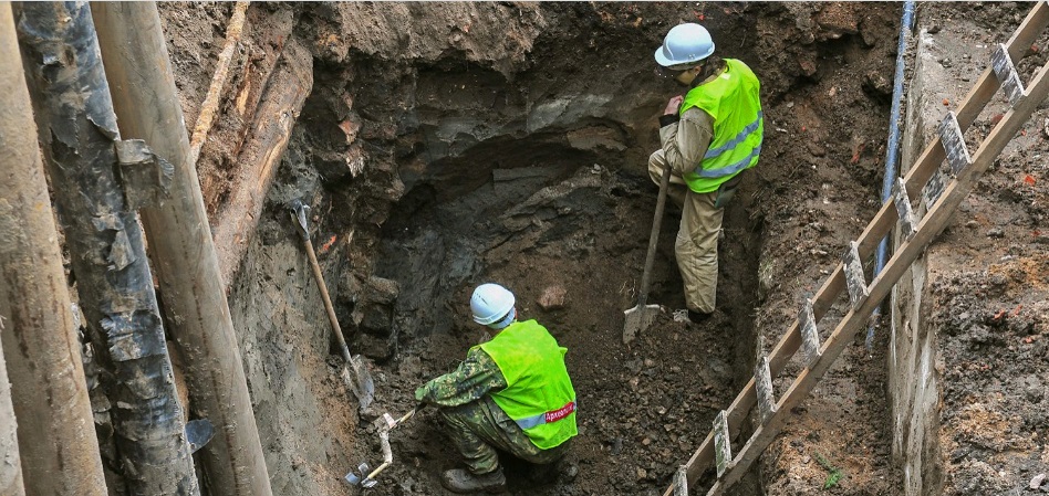 Древний бубенчик и турецкий чубук раскопали в московском переулке