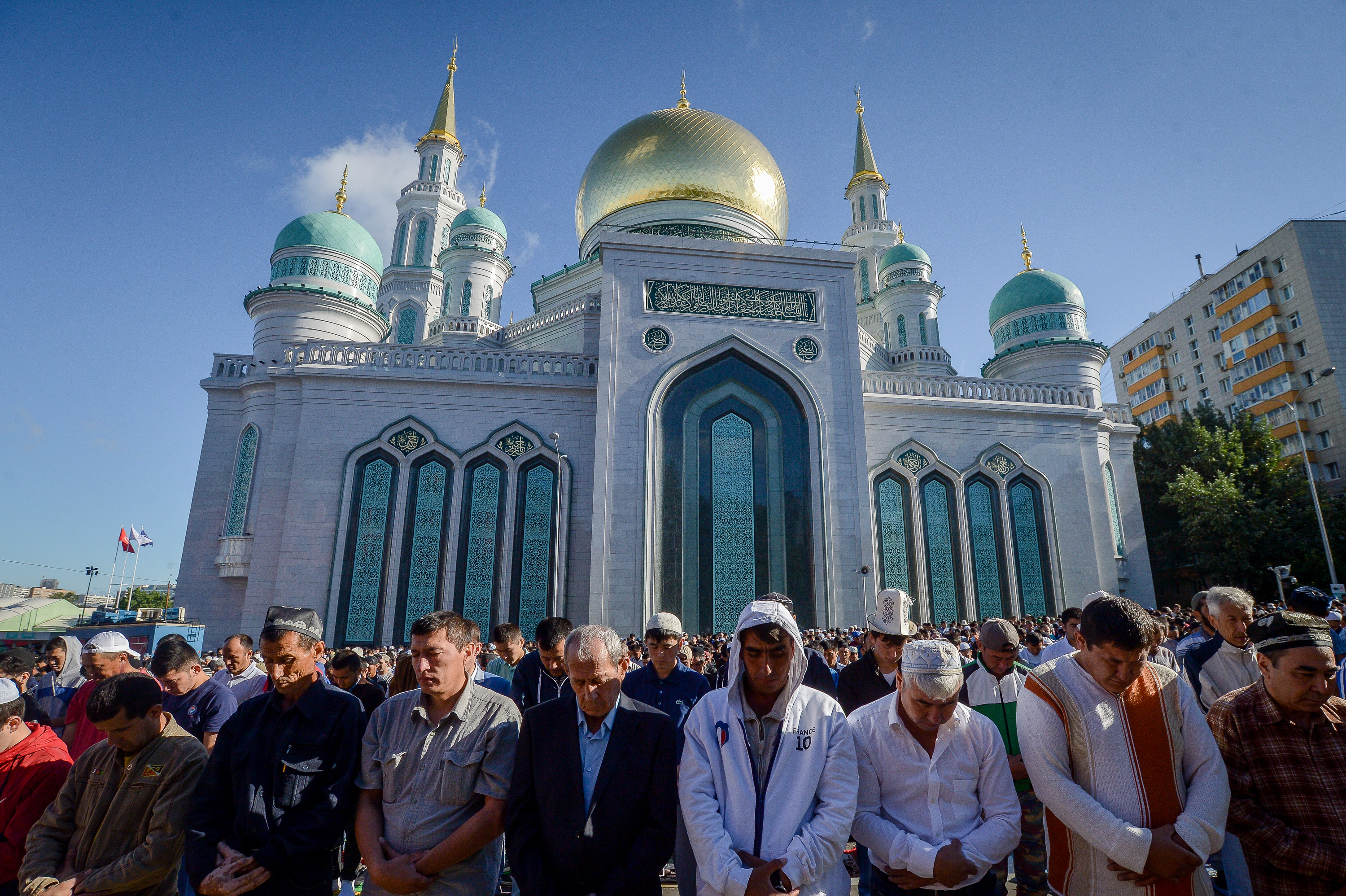 Курбан-байрам собрал сотни тысяч человек в мечетях Москвы