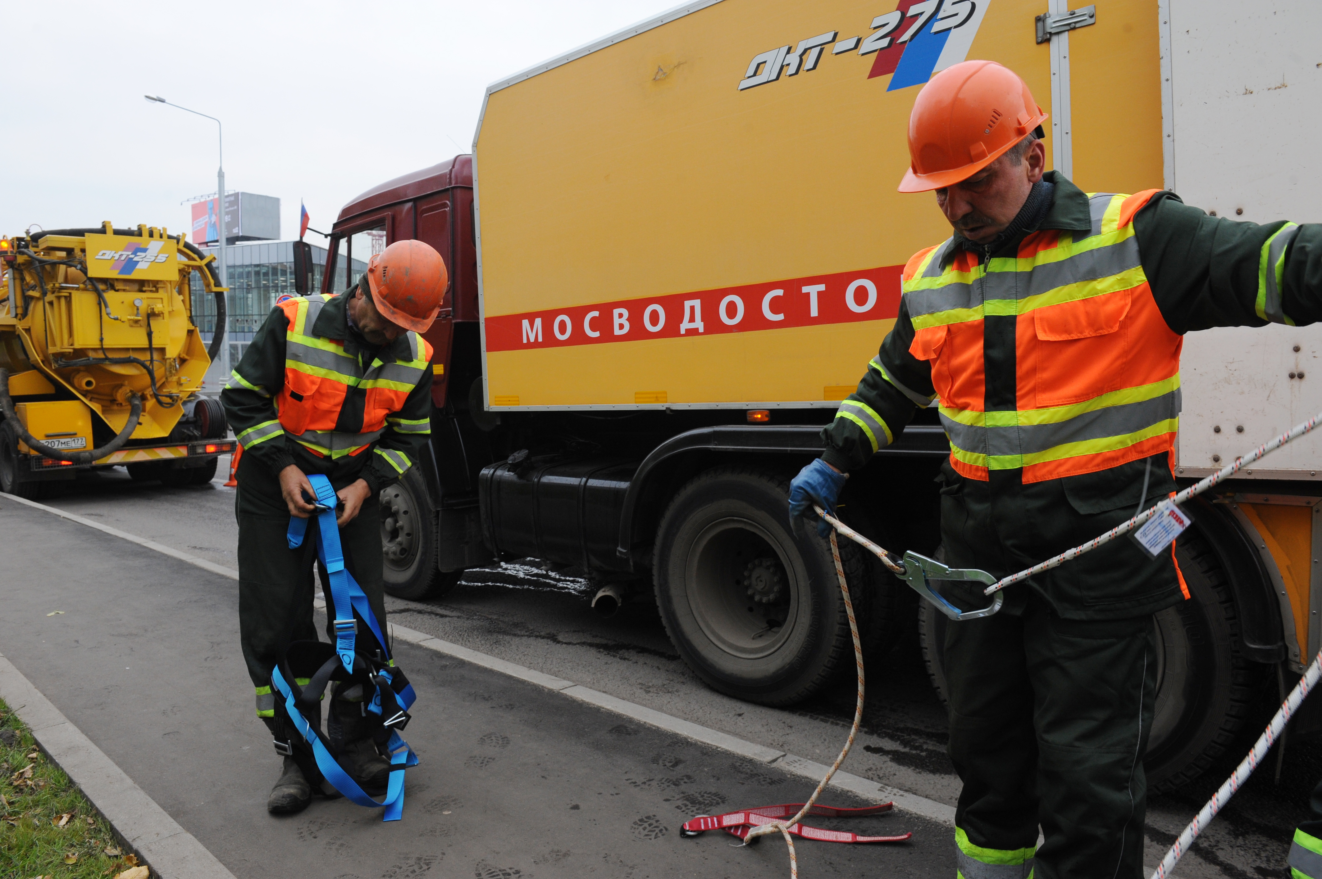 Коммунальщики Москвы начали профилактику подтоплений из-за непогоды