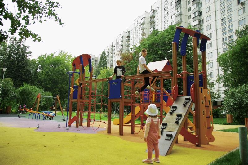 Спортивные и детские площадки построят в Роговском