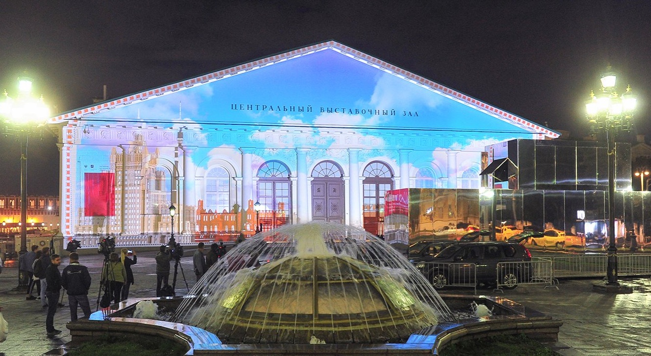 Москвичи увидят световые фильмы на здании «Манежа»