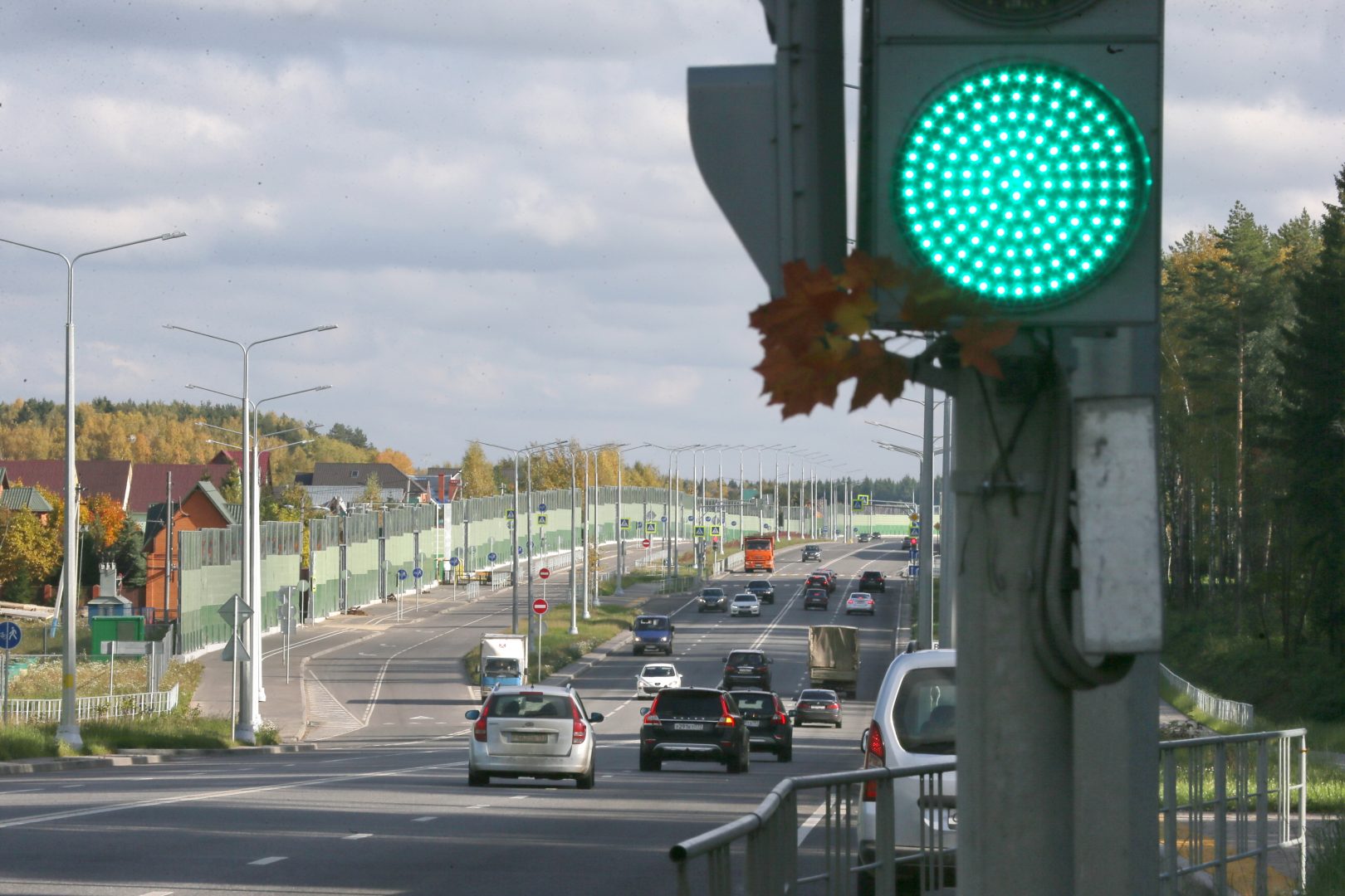 8 октября 2017 года. Московский. С каждым годом строительству все большего количества дорог в Новой Москве дают зеленый свет. Фото: Виктор Хабаров