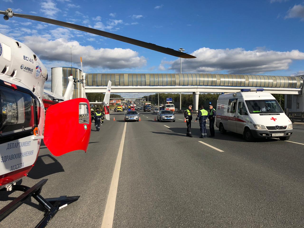 Два санитарных вертолета вылетели на место аварии